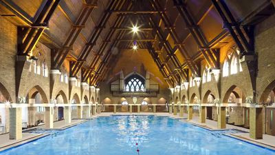 zwembad in de kerk