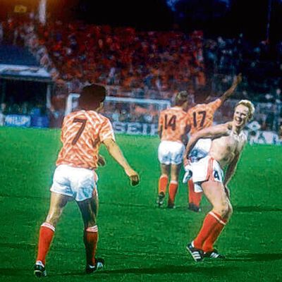 Koeman met het shirt