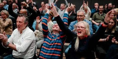 Quiz: Waarom zijn deze mensen zo blij?