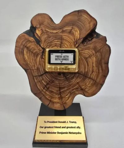 Gouden pieper met inscriptie